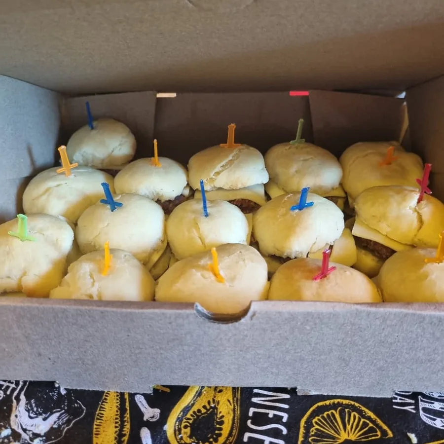 Mini hamburguesas con queso