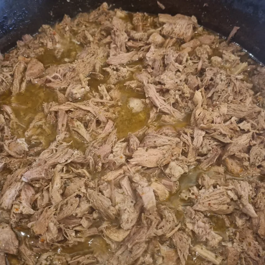 Pata de ternera con pancitos